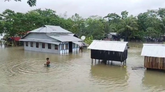 পটুয়াখালীতে নিম্নচাপের প্রভাবে পানিবন্দি ৪ শতাধিক পরিবার